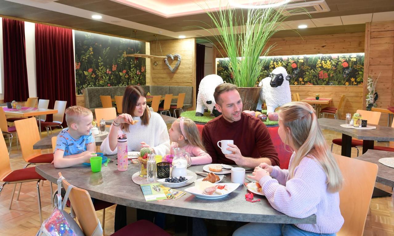 Familienhotel "Rhoen Feeling" Bernshausen Esterno foto