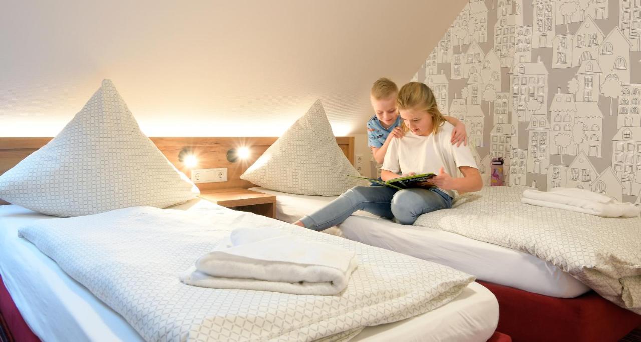 Familienhotel "Rhoen Feeling" Bernshausen Esterno foto