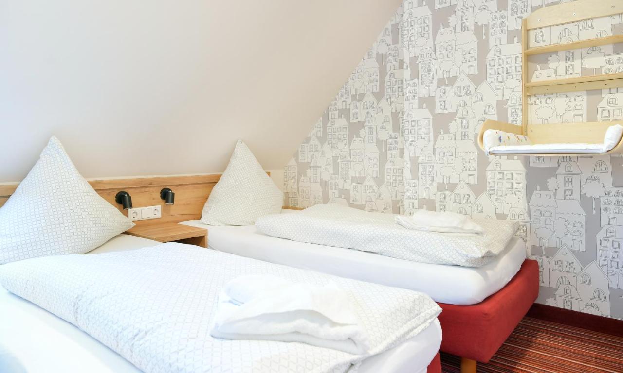 Familienhotel "Rhoen Feeling" Bernshausen Esterno foto