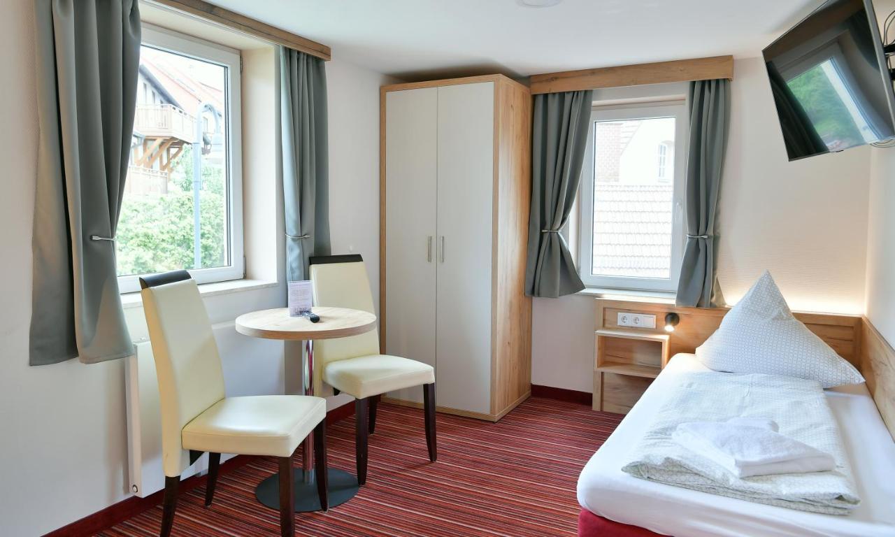 Familienhotel "Rhoen Feeling" Bernshausen Esterno foto