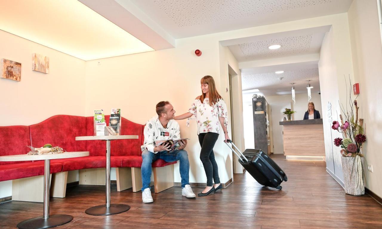 Familienhotel "Rhoen Feeling" Bernshausen Esterno foto