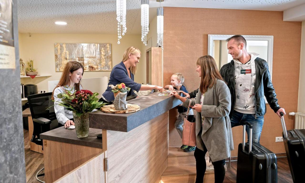 Familienhotel "Rhoen Feeling" Bernshausen Esterno foto