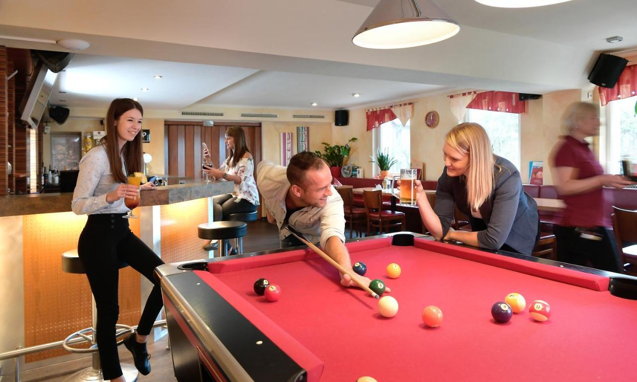 Familienhotel "Rhoen Feeling" Bernshausen Esterno foto
