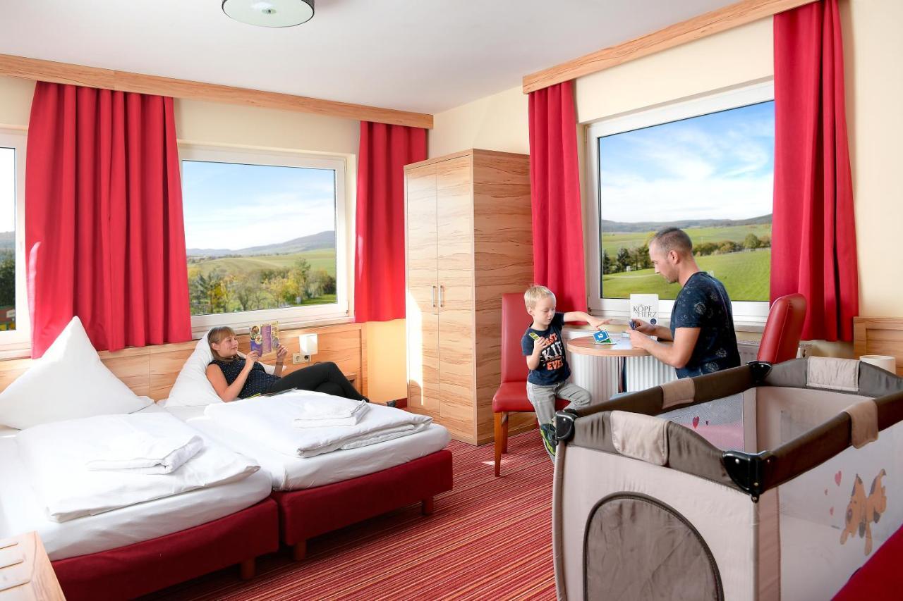 Familienhotel "Rhoen Feeling" Bernshausen Esterno foto